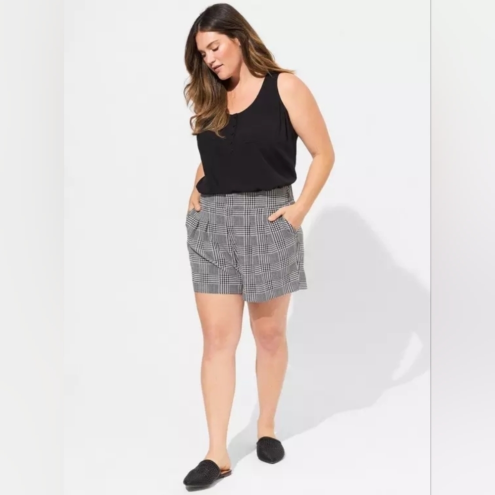 Torrid Black Chalice Henley Pocket Sleeveless Tank 2x New